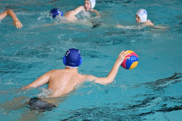 Orenburg, Rusya Federasyonu-Mayıs 4, 2017 yıl: çocuklar su polo oynamak