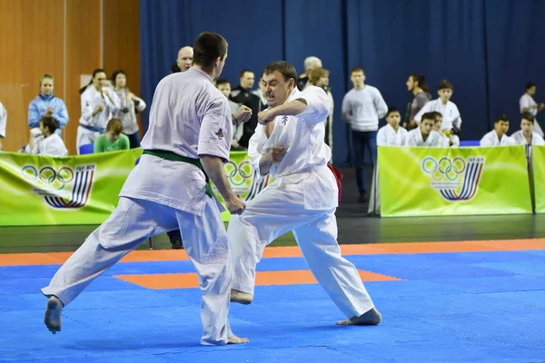 Orenburg, Russia - 5 marzo 2017 anno: i ragazzi gareggiano nel karate — Foto Stock