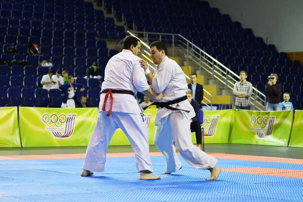 Orenburg, Russia - 5 marzo 2017 anno: i ragazzi gareggiano nel karate — Foto Stock