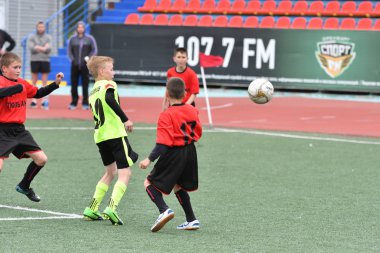 Orenburg, Rusya Federasyonu - 2017 yıl 28, Mayıs: çocuklar futbol oynamak