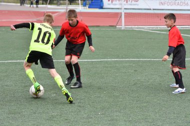 Orenburg, Rusya Federasyonu - 2017 yıl 28, Mayıs: çocuklar futbol oynamak