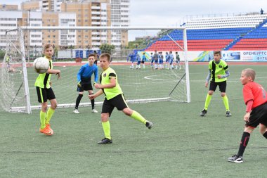 Orenburg, Rusya Federasyonu - 2017 yıl 28, Mayıs: çocuklar futbol oynamak