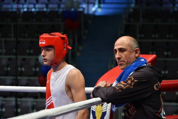 Orenburg, Russia-May 7, 2017 year: Boys boxers compete — Stock Photo, Image