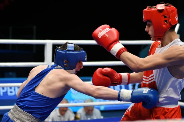 Orenburg, Russie-Mai 7, 2017 année : boxeurs garçons concourent — Photo