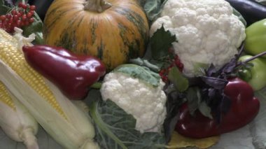 taze sebze ve otlar çarşı satılıyor 