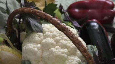 taze sebze ve otlar çarşı satılıyor 