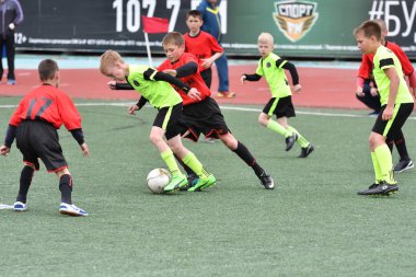 Orenburg, Rusya Federasyonu - 2017 yıl 28, Mayıs: çocuklar futbol oynamak