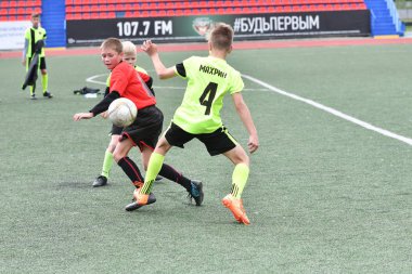 Orenburg, Rusya Federasyonu - 2017 yıl 28, Mayıs: çocuklar futbol oynamak