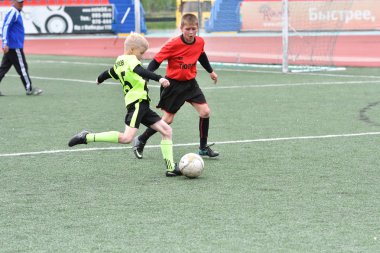 Orenburg, Rusya Federasyonu - 2017 yıl 28, Mayıs: çocuklar futbol oynamak