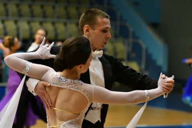 Orenburg, Rusya - 11 Aralık 2016: Kız ve erkek dans