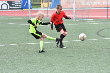 Orenburg, Rusya Federasyonu - 2017 yıl 28, Mayıs: çocuklar futbol oynamak