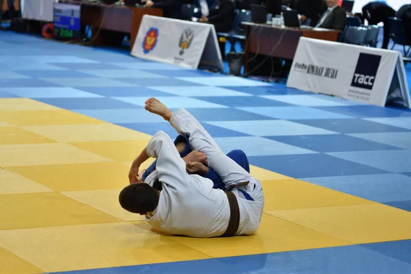 Orenburg, Rusya Federasyonu - 21 Ekim 2016: Boys rekabet Judo