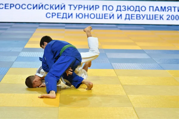 Orenburg, Russia - 21 ottobre 2016: I ragazzi gareggiano nel Judo — Foto Stock