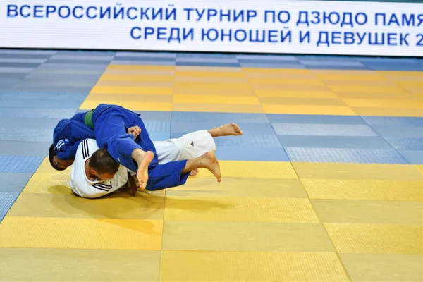 Orenburg, Rússia - 21 de outubro de 2016: Meninos competem em Judô — Fotografia de Stock