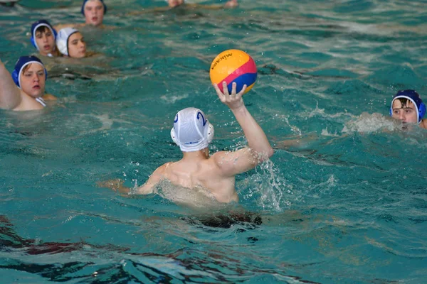 Orenburg, Rusya Federasyonu - ebilmek 4, 2017 yıl: çocuklar su polo oynamak