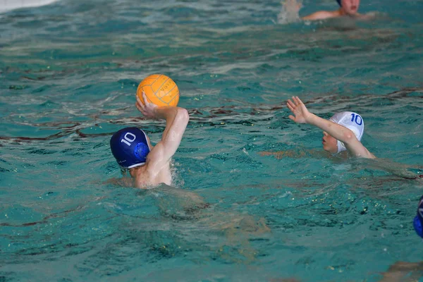 Orenburg, Rusya Federasyonu - ebilmek 4, 2017 yıl: çocuklar su polo oynamak