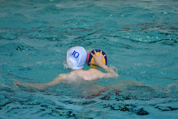 Orenburg, Rusya Federasyonu - ebilmek 4, 2017 yıl: çocuklar su polo oynamak