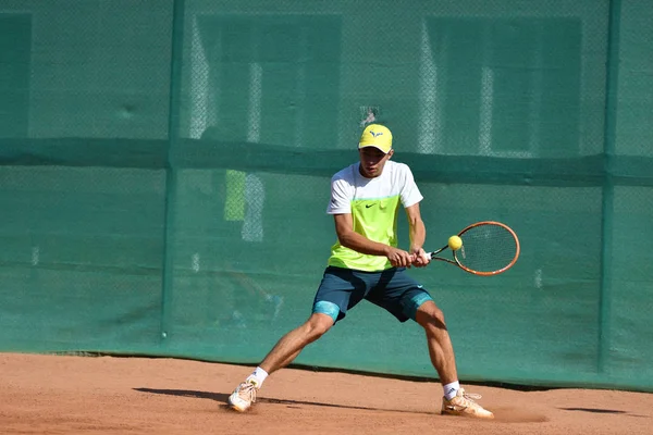 Orenburg, Rusya Federasyonu - 15 Ağustos 2017 yıl: Tenis oynayan çocuklar 