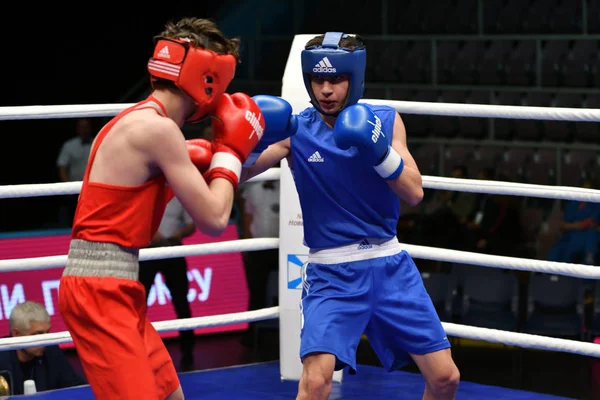 Orenburg, Rússia-7 de maio de 2017 ano: Meninos boxeadores competem — Fotografia de Stock