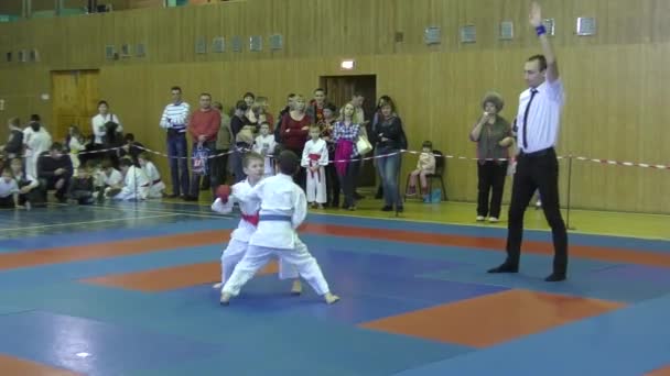 Orenburg, russland - 13. februar 2016: kinder messen sich im jiu-jitsu — Stockvideo