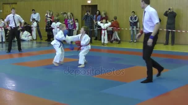 Orenburg, Federacja Rosyjska - 13 lutego 2016: dzieci konkurować w jiu-jitsu — Wideo stockowe