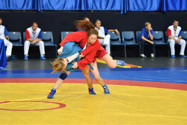 Orenburg, Rússia - 29 de outubro de 2016: Competições de meninos Sambo — Fotografia de Stock