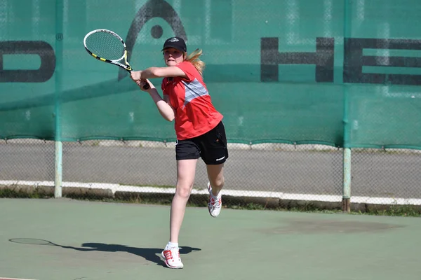 Orenburg, Rusya Federasyonu - 15 Ağustos 2017 yıl: Tenis oynayan kız