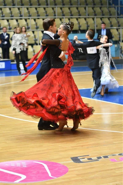 Orenburg, Russia - December 11, 2016: Girl and boy dancing — Stock Photo, Image