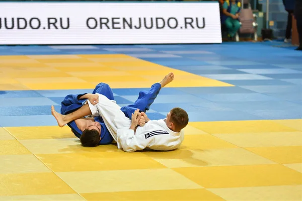 Orenburg, Rusland - 21 oktober 2016: jongens concurreren in Judo — Stockfoto