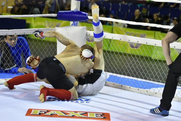 Orenburg, Rusland - 18 februari 2017 jaar: de strijders concurreren in mixed martial arts — Stockfoto