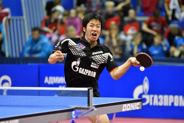 Orenburg, Russia - September 28, 2017 years: boy compete in the game table tennis — Stock Photo, Image