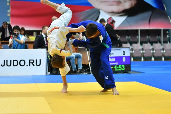 Orenburg, Rusya Federasyonu - 21 Ekim 2017: Boys rekabet Judo