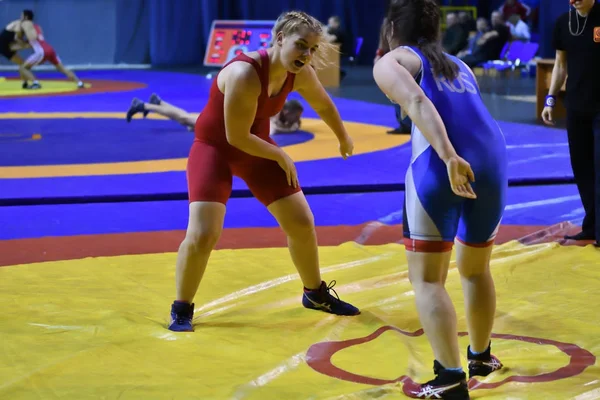 Orenburg, Rússia - Outubro 25, 2017 ano: Meninas competem no freestyle wrestling — Fotografia de Stock