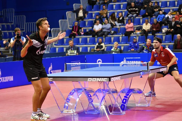 Orenburg, Russia - September 28, 2017 years: boy compete in the game table tennis — Stock Photo, Image