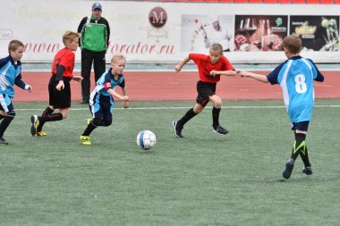 Orenburg, Rusya Federasyonu - 2017 yıl 28, Mayıs: çocuklar futbol oynamak