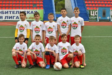 Orenburg, Rusya Federasyonu - 2017 yıl 28, Mayıs: çocuklar futbol oynamak