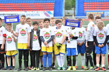 Orenburg, Rusya Federasyonu - 2017 yıl 28, Mayıs: çocuklar futbol oynamak