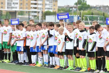 Orenburg, Rusya Federasyonu - 2017 yıl 28, Mayıs: çocuklar futbol oynamak