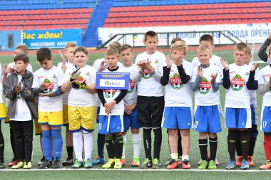 Orenburg, Rusya Federasyonu - 2017 yıl 28, Mayıs: çocuklar futbol oynamak