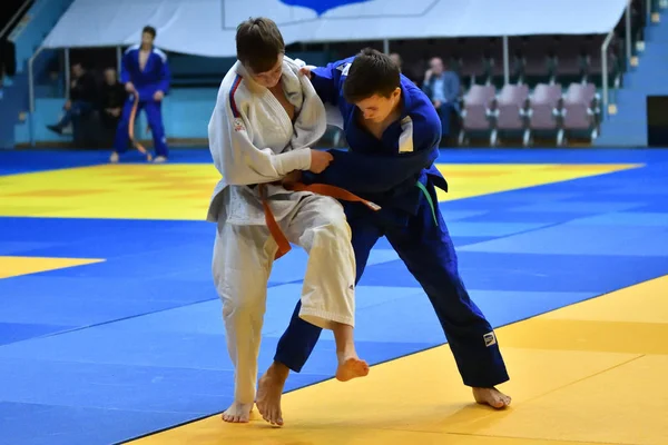 Orenburg, Rusia - 21 de octubre de 2017: Los niños compiten en Judo — Foto de Stock