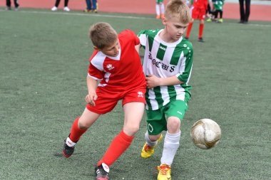 Orenburg, Rusya Federasyonu - 2017 yıl 28, Mayıs: çocuklar futbol oynamak