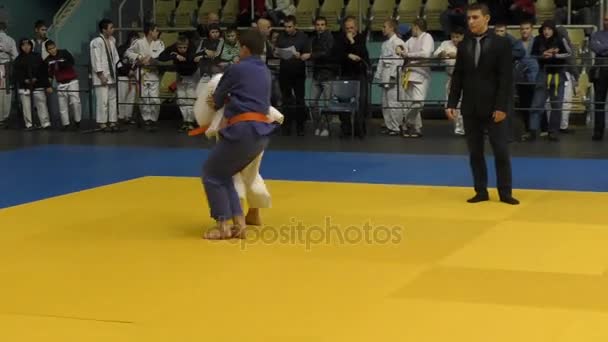 Orenburg, Rusya Federasyonu - 5 Şubat 2016: Boys rekabet judo — Stok video