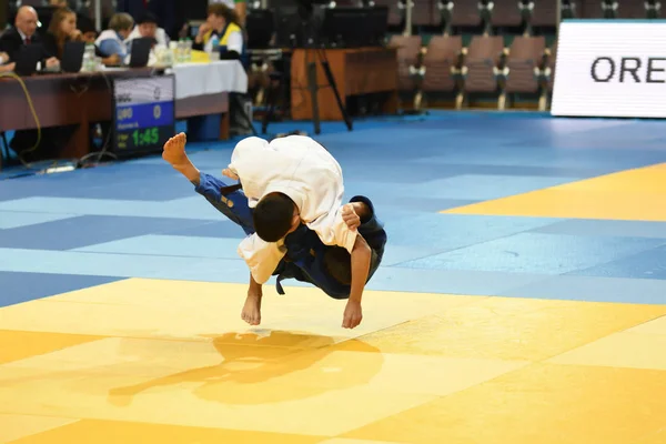 Orenburg, Rusya Federasyonu - 21 Ekim 2016: Boys rekabet Judo — Stok fotoğraf