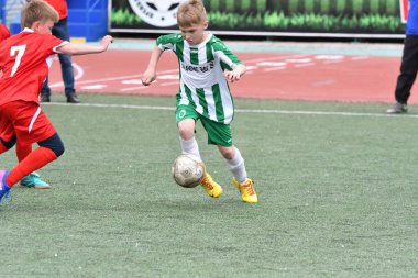 Orenburg, Rusya Federasyonu - 2017 yıl 28, Mayıs: çocuklar futbol oynamak