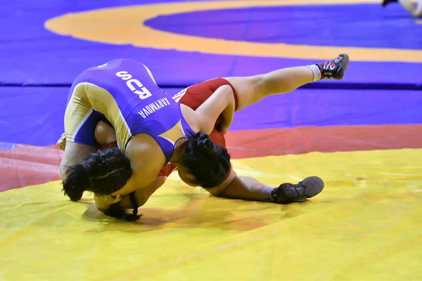 Orenburg, Russia - Ottobre 25, 2017 anno: Ragazze competere nel wrestling freestyle — Foto Stock