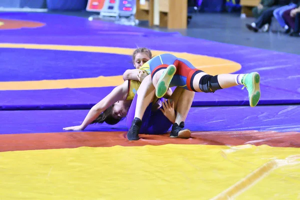 Orenburg, Federacja Rosyjska - 25 października 2017 roku: dziewczyny konkurować w freestyle wrestlingu — Zdjęcie stockowe