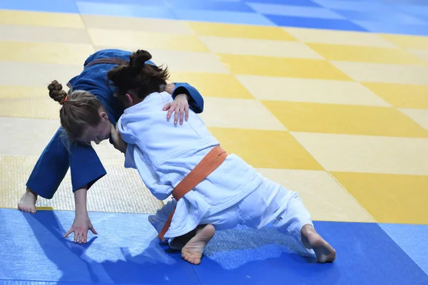 Orenburg, Russie - 21 octobre 2016 : Les filles concourent au Judo — Photo