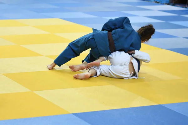 Meisjes concurreren in Judo — Stockfoto