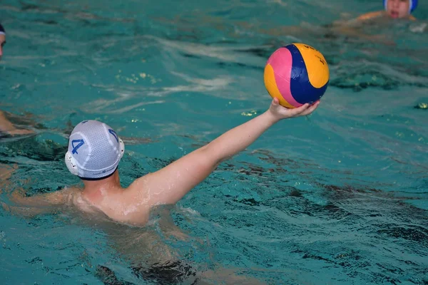 Orenburg, Rusya Federasyonu - ebilmek 4, 2017 yıl: çocuklar su polo oynamak