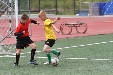 Orenburg, Rusya Federasyonu - 2017 yıl 28, Mayıs: çocuklar futbol oynamak